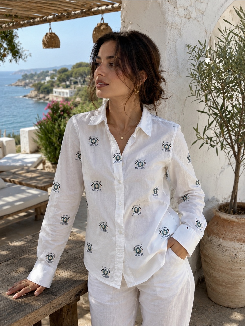 100% cotton Tommy Hilfiger Women’s White ButtonUp Shirt Polo Long Sleeve Size M